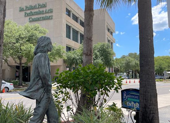 florida/tampa/seminole-heights/landmark/john-lennon-statue