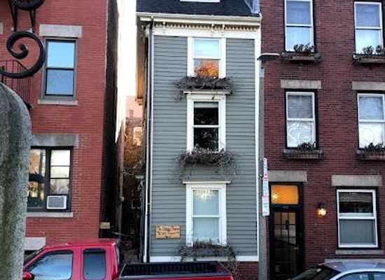 massachusetts/suffolk-county/landmark/skinny-house-spite-house-boston-ma