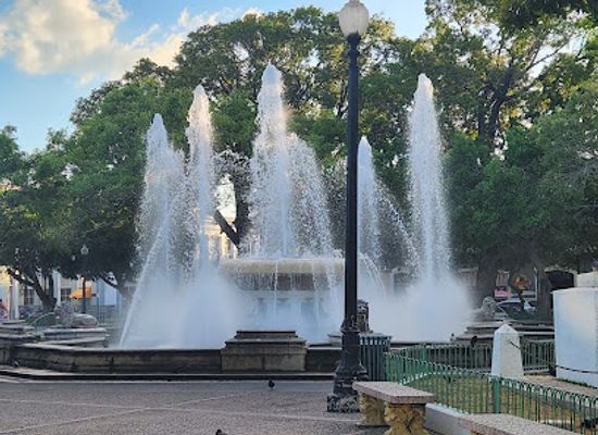 puerto-rico/ponce/landmark/fuente-de-los-leones