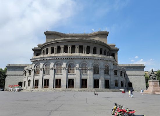 armenia/yerevan/landmark/armenian-national-opera-and-ballet-theatre
