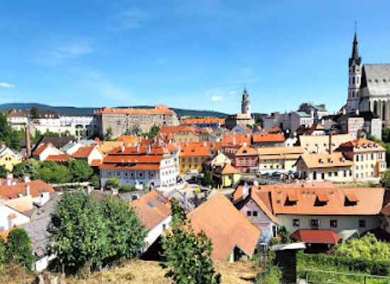 czechia/cesky-krumlov/landmark/hillside-viewpoint-of-cesky-krumlov
