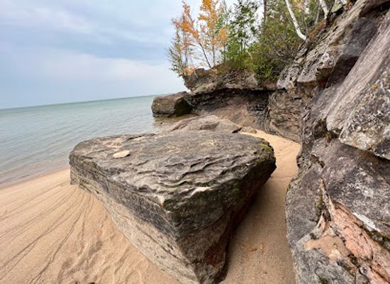 michigan/upper-peninsula/landmark/au-train-beach