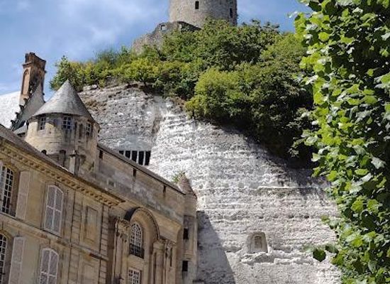 france/ile-de-france/landmark/la-roche-guyon