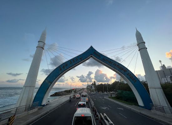 maldives/male/hulhule/landmark/sinamale-monument