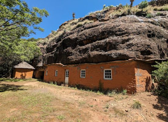lesotho/mohale-s-hoek/landmark/masitise-cave-house-and-museum