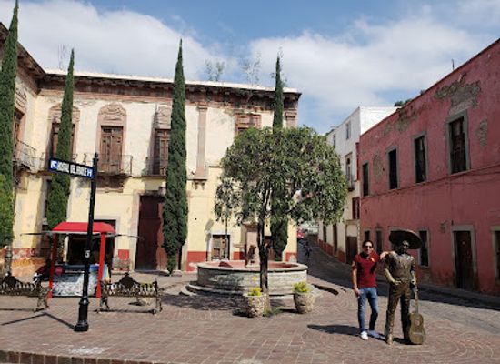 mexico/guanajuato/landmark/jorge-negrete-monument