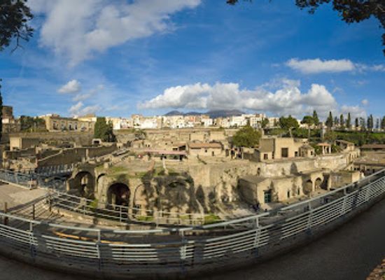 italy/herculaneum/landmark/casa-dello-scheletro