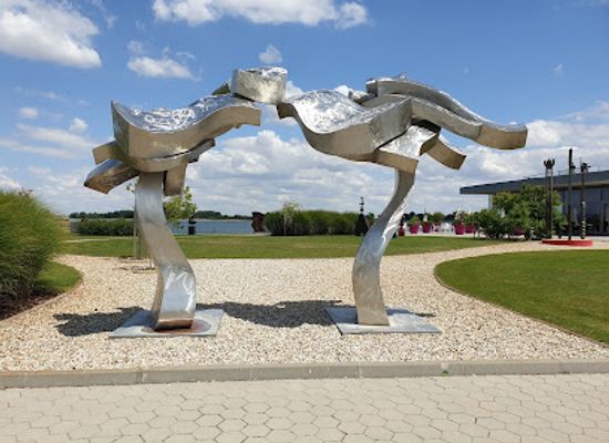 slovakia/bratislava-region/landmark/danubiana-meulensteen-art-museum