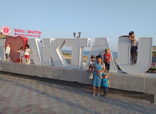 kazakhstan/aktau/landmark/pamyatnik-mayak