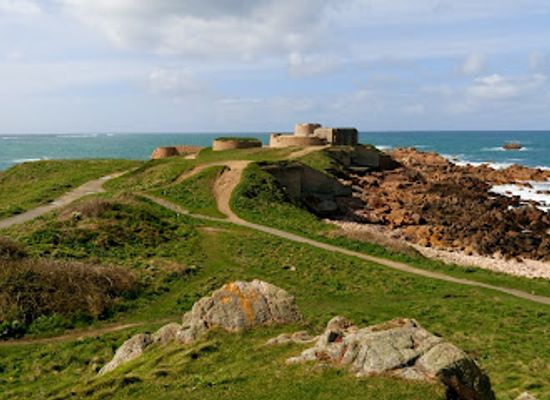 guernsey/les-tielles/landmark/fort-hommet