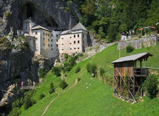 slovenia/southeast-slovenia/landmark/predjama-castle