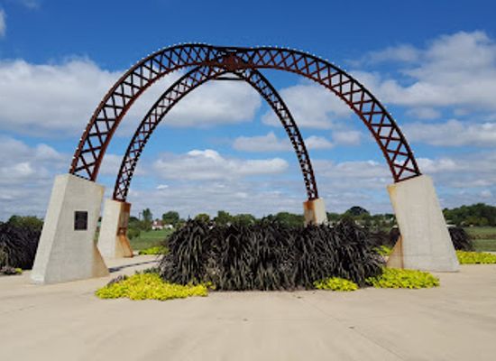 illinois/western-illinois/landmark/selvaggio-historic-arches