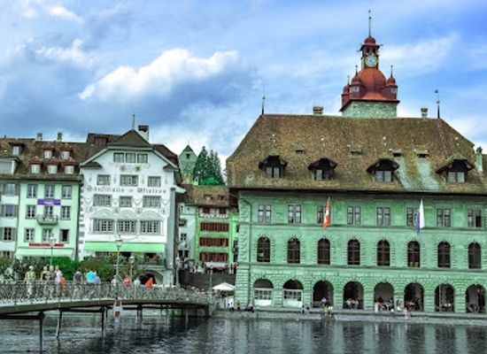 switzerland/lucerne/landmark/rathaus-stadt-luzern