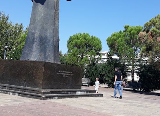 montenegro/podgorica/landmark/st-peter-of-cetinje-monument