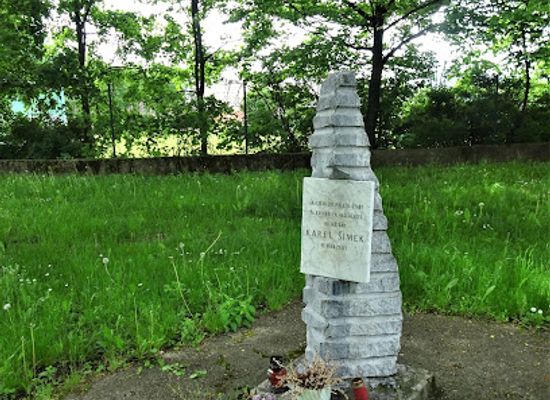 czechia/hradec-kralove/landmark/pomnik-karla-simka