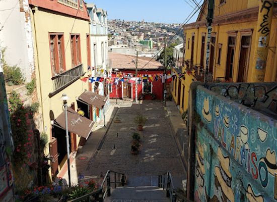 chile/valparaiso/cerro-bellavista/landmark/escalera-de-colores