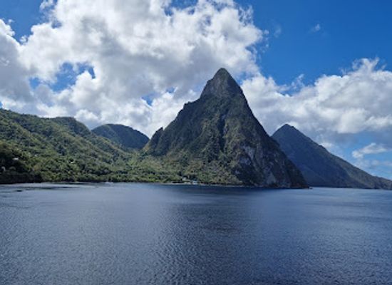 saint-lucia/pitons/landmark/soufriere-bay