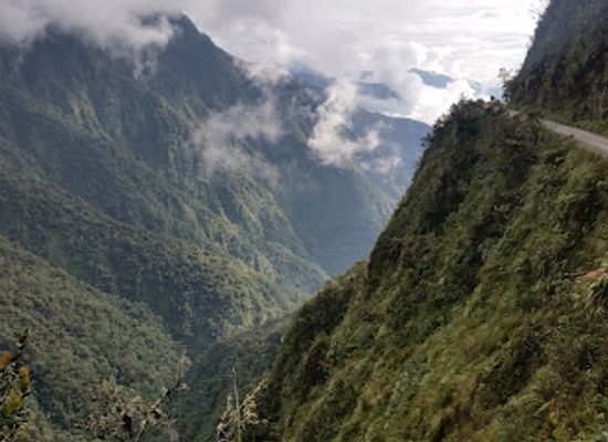 bolivia/yungas-road/landmark/tareeq-al-mawt