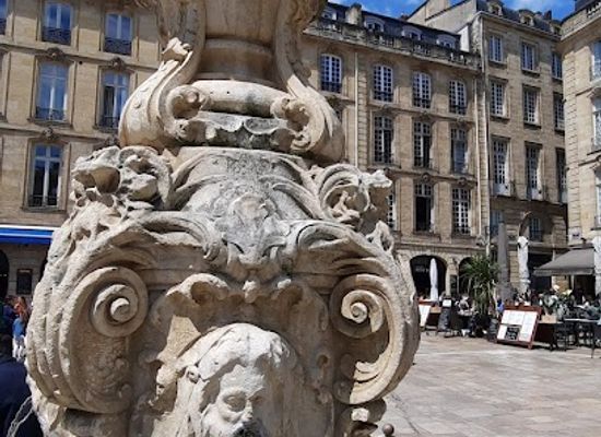france/bordeaux/landmark/fontaine-du-parlement
