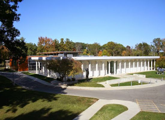 illinois/grand-prairie/landmark/cedarhurst-center-for-the-arts