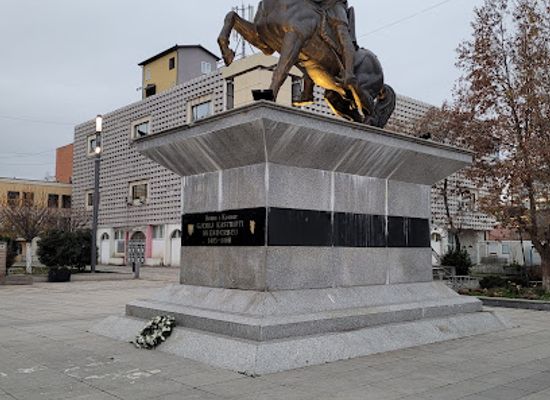 kosovo/drenica/landmark/sheshi-skenderbeu-prishtine