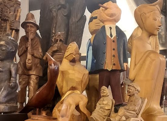 massachusetts/waltham/landmark/downstairs-at-felton-antiques