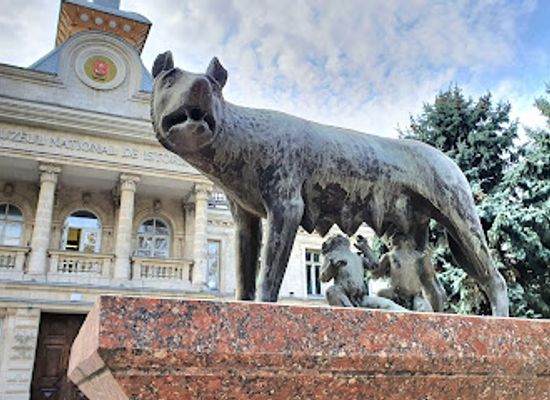 moldova/chisinau-county/landmark/capitoline-wolf