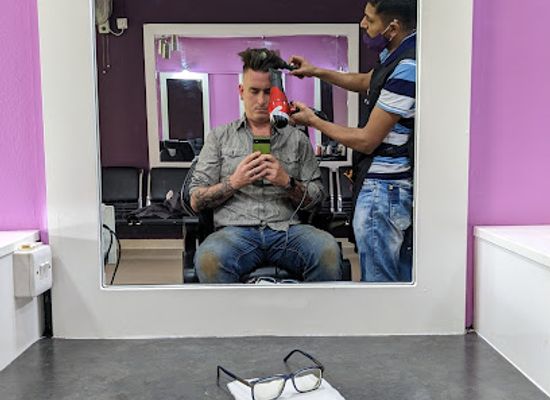 uganda/jinja/landmark/looks-locks-a-unisex-salon-n-spa