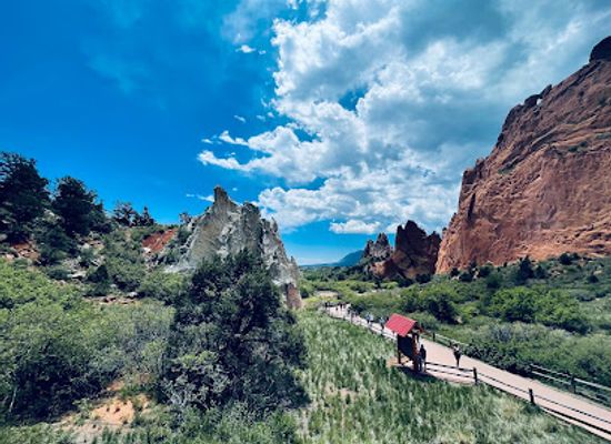 colorado/colorado-springs/landmark/garden-of-the-gods-visitor-nature-center