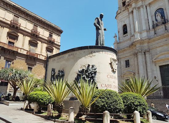 italy/sicily/landmark/monumento-al-cardinale-dusmet