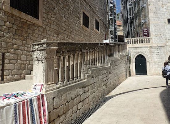 croatia/dubrovnik/old-town/landmark/zuchtige-treppe