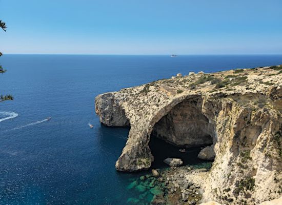 malta/zurrieq/landmark/blue-wall-and-grotto-viewpoint