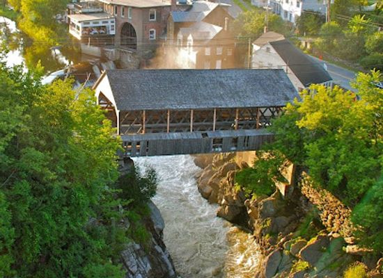 vermont/upper-valley/landmark/quechee-balloon-rides