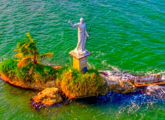 el-salvador/western-region/landmark/estatua-el-salvador-del-mundo