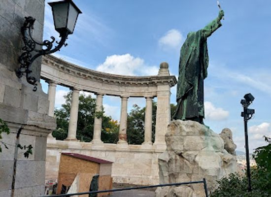 hungary/budapest/gellert-hill/landmark/gellert-hill-waterfall