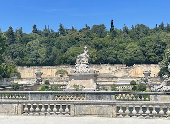 france/nimes/landmark/bains-romains-du-jardin-de-la-fontaine