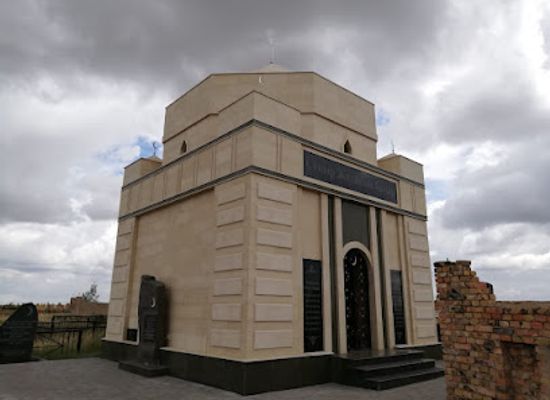 kazakhstan/kazakh-uplands/landmark/qulyquly-zhalantos-soqyr-batyrdyn-kesenesi