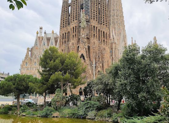 spain/barcelona/eixample/landmark/placa-de-gaudi