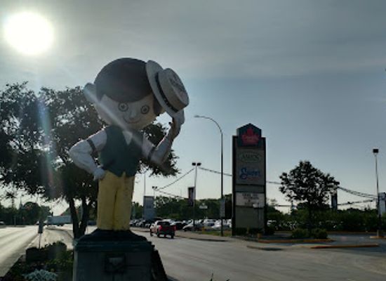 canada/winnipeg/landmark/hi-neighbour-statue