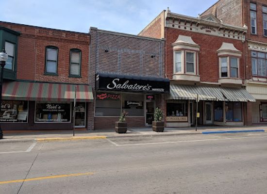 iowa/muscatine/landmark/salvatores-by-papa-reno-italian-restaurant