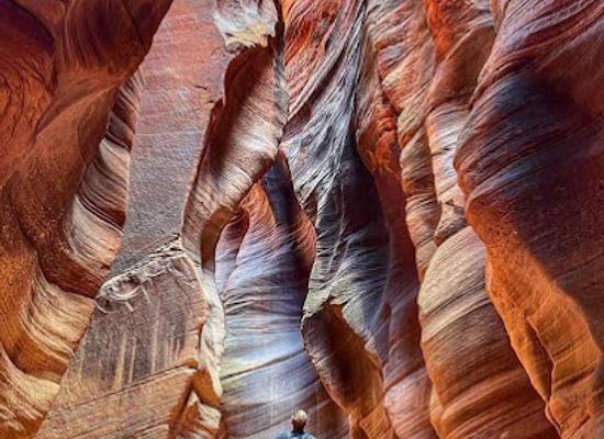 utah/henry-mountains/landmark/spooky-slot-canyon