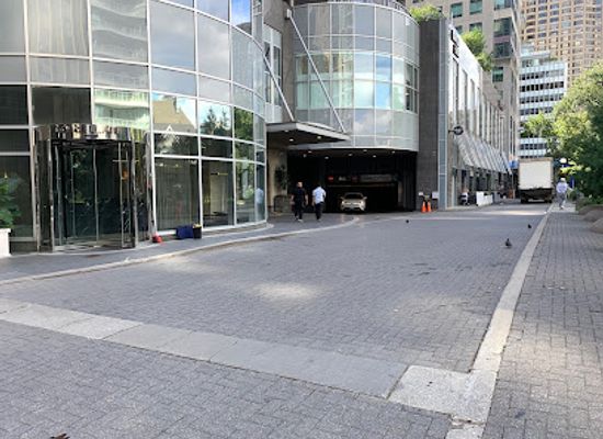 canada/toronto/yorkville/landmark/critchley-lane