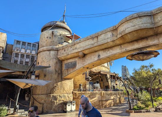california/anaheim/landmark/millennium-falcon-smugglers-run