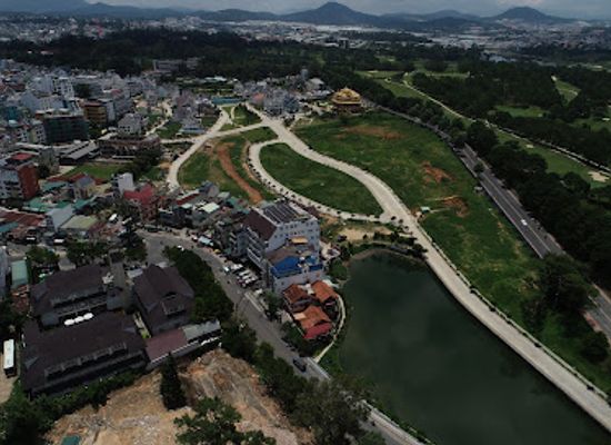 vietnam/dalat/xuan-huong-lake/landmark/phuong-tim-ben-ho-xuan-huong