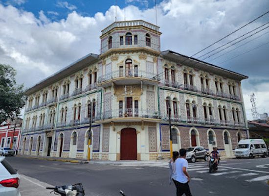 peru/iquitos/centro/landmark/old-hotel-palace