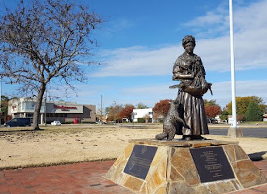 virginia/virginia-beach/landmark/grace-sherwood-statue