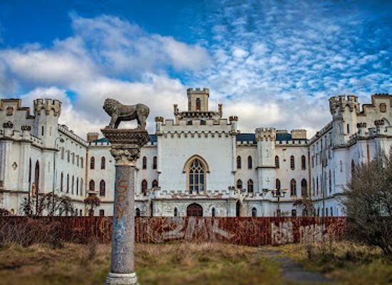 slovakia/gemer/landmark/zichyho-kastiel-v-rusovciach