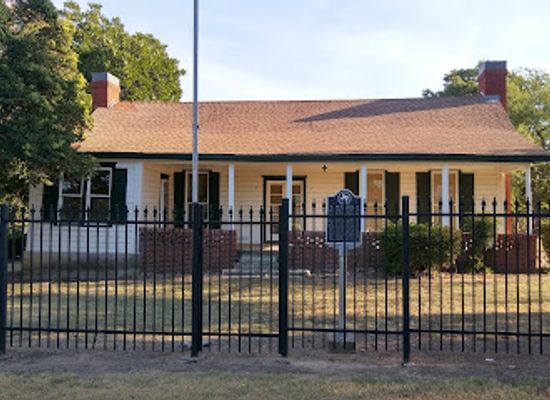 texas/central-texas/landmark/jordan-bowles-house-texas-state-historical-marker