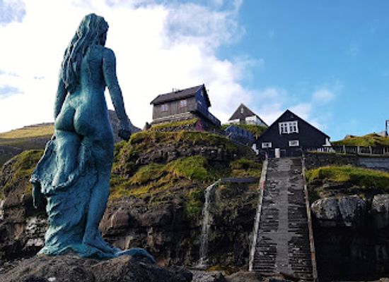 faroe-islands/vagur/landmark/the-seal-woman-kopakonan