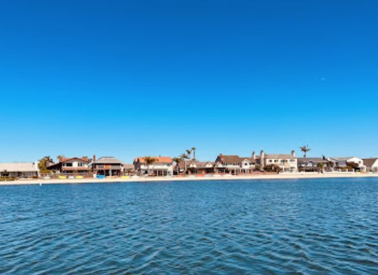 california/huntington-beach/landmark/pch-electric-boats
